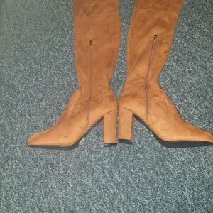 Chic Tan Heeled Boots